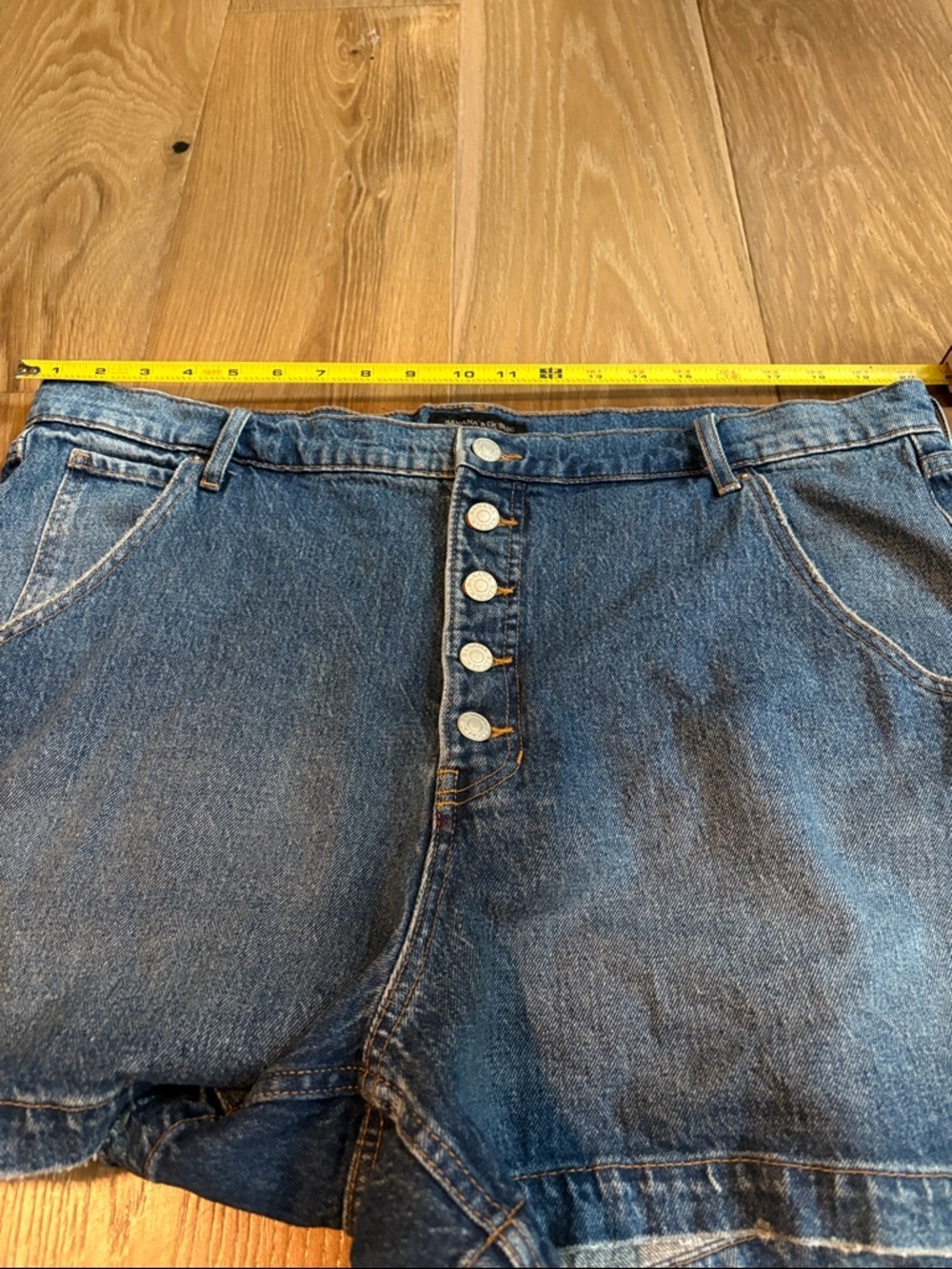 Banana Republic Size 34/18 Women's Blue Denim Button Fly Medium Wash Shorts - Picture 9 of 12